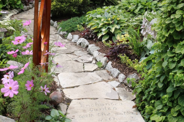 Taman dengan batu-batu tatah